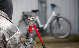 Bărbatul care a furat o bicicletă dintro parcare riscă o pedeapsă