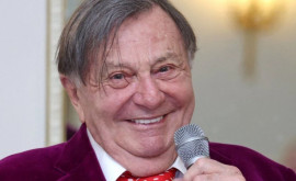 Actorul Barry Humphries o legendă a comediei britanice a murit la vârsta de 89 de ani