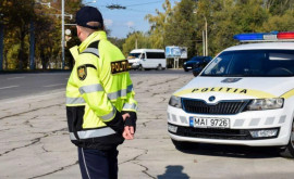 Сотрудники патрульной полиции следят за водителями