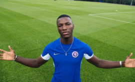 Moises Caicedo a semnat cu Chelsea