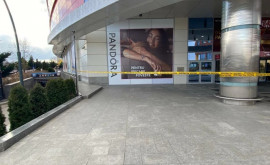 O nouă alertă cu bombă la un centru comercial din Chișinău oamenii au fost evacuați 