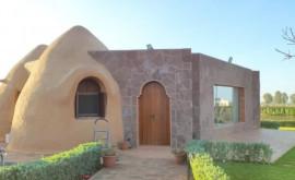 Case moderne construite din pămînt în Maroc
