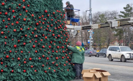 Chișinăul îmbracă straie de sărbătoare Cînd va fi inaugurat tîrgul de Crăciun