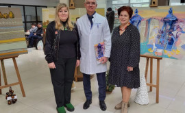 Pictorița Inga Edu Medicii ne tratează corpul eu le tratez sufletele prin artă