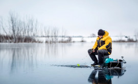 În pofida pericolului pescarii la copcă au luat cu asalt lacul Ghidighici