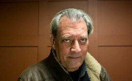 A murit romancierul american Paul Auster