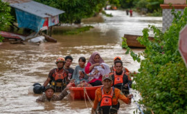 Изза наводнений и оползней на индонезийском острове Сулавеси погибли 15 человек