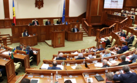 Patru fracţiuni parlamentare se vor confrunta cu plecări de deputaţi