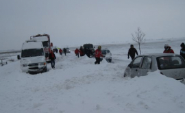 În sudul țării cîteva automobile au rămas blocate în nămeți