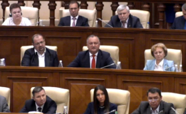 Socialiștii vor înainta mîine o nouă moțiune în Parlament 