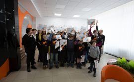 La Orange părinţii şi copiii sunt SuperCoders SuperParents