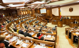 Социалисты покинули заседание парламента в знак протеста