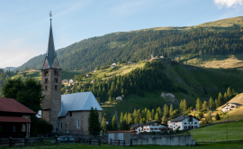 În Elveţia turiştilor li sa interzis să fotografieze un sat prea frumos