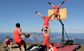 Băieţii de la Dunking Devils au realizat trucuri excepţionale pe Podul Triplu VIDEO