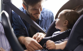 Как ездят и как должны ездить дети на заднем сидении автомобиля VIDEO