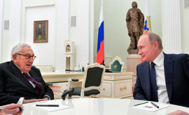 Путин принял Киссинджера в Кремле