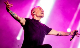 Omagii impresionante pentru Chester Bennington din partea vedetelor