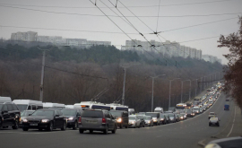 Trafic îngreunat pe mai multe străzi din Chișinău