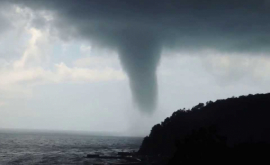 Fenomen spectaculos O trombă sa format în Marea Neagră VIDEO