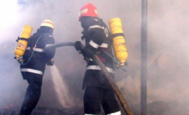 Крупномасштабный пожар на складе в Оргеевском районе ВИДЕО