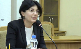 Silvia Radu le cere funcționarilor să lase carnetele de partid și să se apuce de lucru