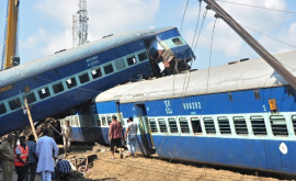 Un tren a sărit de pe șine din cauza unui segment de cale ferată rupt