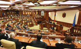 Noua deputată în Parlament întîlnită cu gălăgie