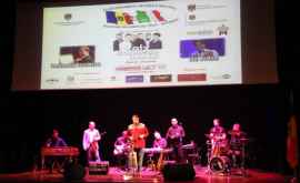 Moldovenii au organizat un concert de zile mari în centrul Romei FOTO