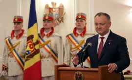 Cu mărţişor la piept Dodon felicită moldovenii cu sosirea primăverii 