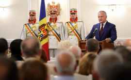 Igor Dodon a înmînat înalte distincţii de stat mai multor moldoveni FOTO