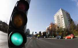 Un semafor nefuncţional dă peste cap traficul rutier din capitală