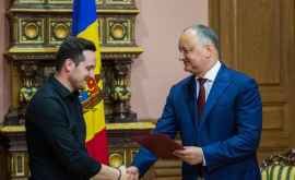 Igor Dodon a înmînat noi diplome şi ordine