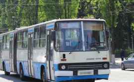 În autobuzele din Capitală unii pasageri achită doi lei în loc de trei 