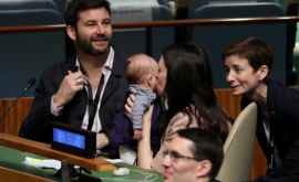 Премьер Новой Зеландии пришла на Генеральную ассамблею ООН с трехмесячной дочкой