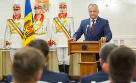 Cîţiva salvatori și pompieri decoraţi de Igor Dodon FOTO