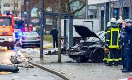 В Германии автомобиль въехал в остановку есть жертвы