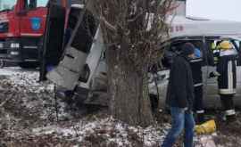 Серьезная авария в селе Бозиены микроавтобус столкнулся с деревом