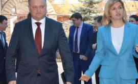 Igor Dodon decorat la Comrat cu o medalie de către Irina Vlah