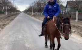 Sergiu Sîrbu surprinde din nou De această dată călare pe cal VIDEO 