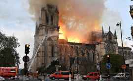 Primele imagini din interiorul Catedralei NotreDame FOTO