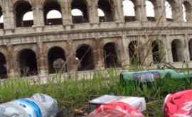 Жители итальянского города задыхаются от мусора на улицах ВИДЕО