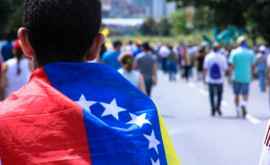 Минимальная зарплата в Венесуэле достигла 2 и 76 центов
