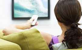 De ce nu e bine să stai ore în șir în fața televizorului