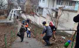 Pentru locuitorii de la Malina Mică a fost curățată o scară FOTO