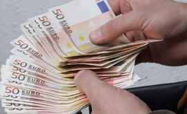 Doi polițiști reținuți de CNA Au cerut 300 de euro mită