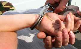 Задержание как в кино За что полиция надела наручники на двух мужчин ВИДЕО