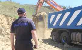 În sudul țării salvatorii au fortificat diguri de protecție