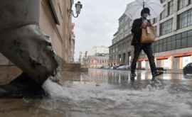 Potop în capitala Rusiei În două ore a căzut o treime din norma de precipitații