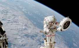 IMAGINEA SĂPTĂMÂNII Franklin ChangDiaz întro ieşire în spaţiu din perioada misiunii STS111