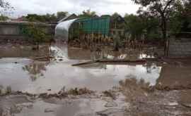Peste 170 de gospodării inundate și zeci de persoane evacuate Bilanțul ploilor de astăzi